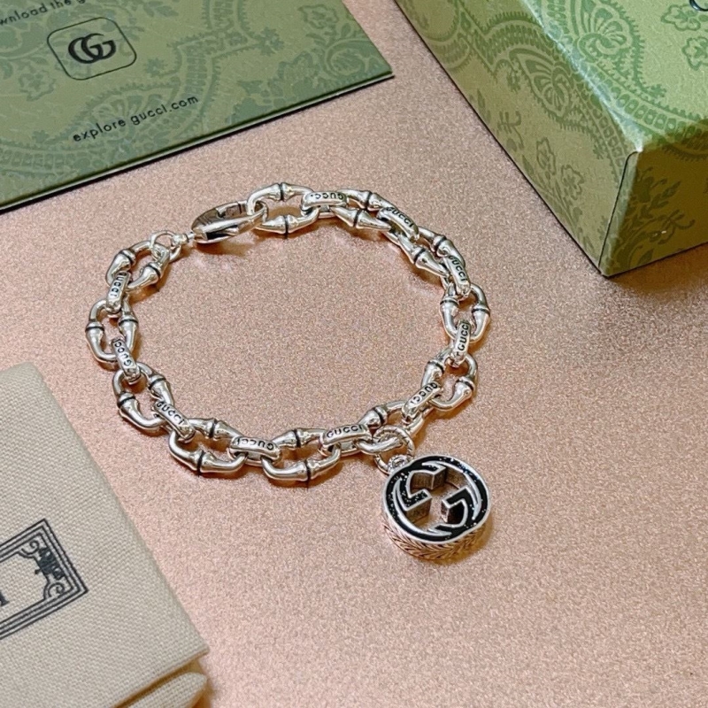 G*u*i bracelets